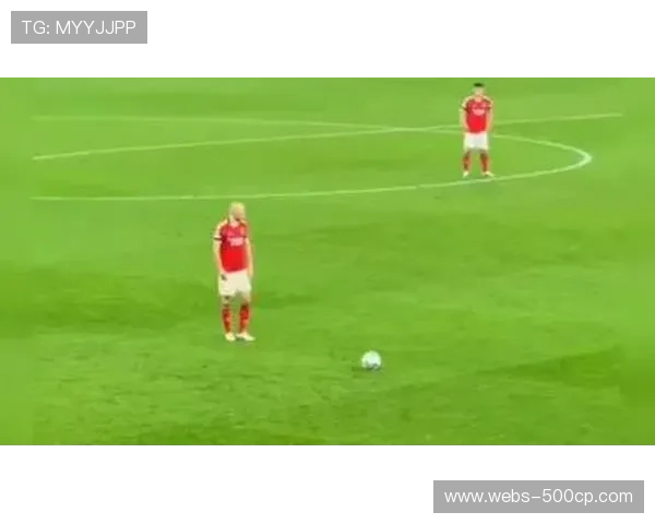 特鲁宾:绝杀英雄门将的日常训练与比赛瞬间 特鲁宾:绝杀英雄门将的日常训练与比赛瞬间